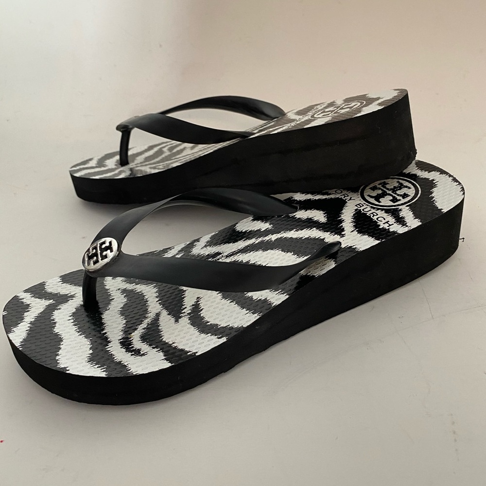 TORY BURCH Flip-Flops 8M